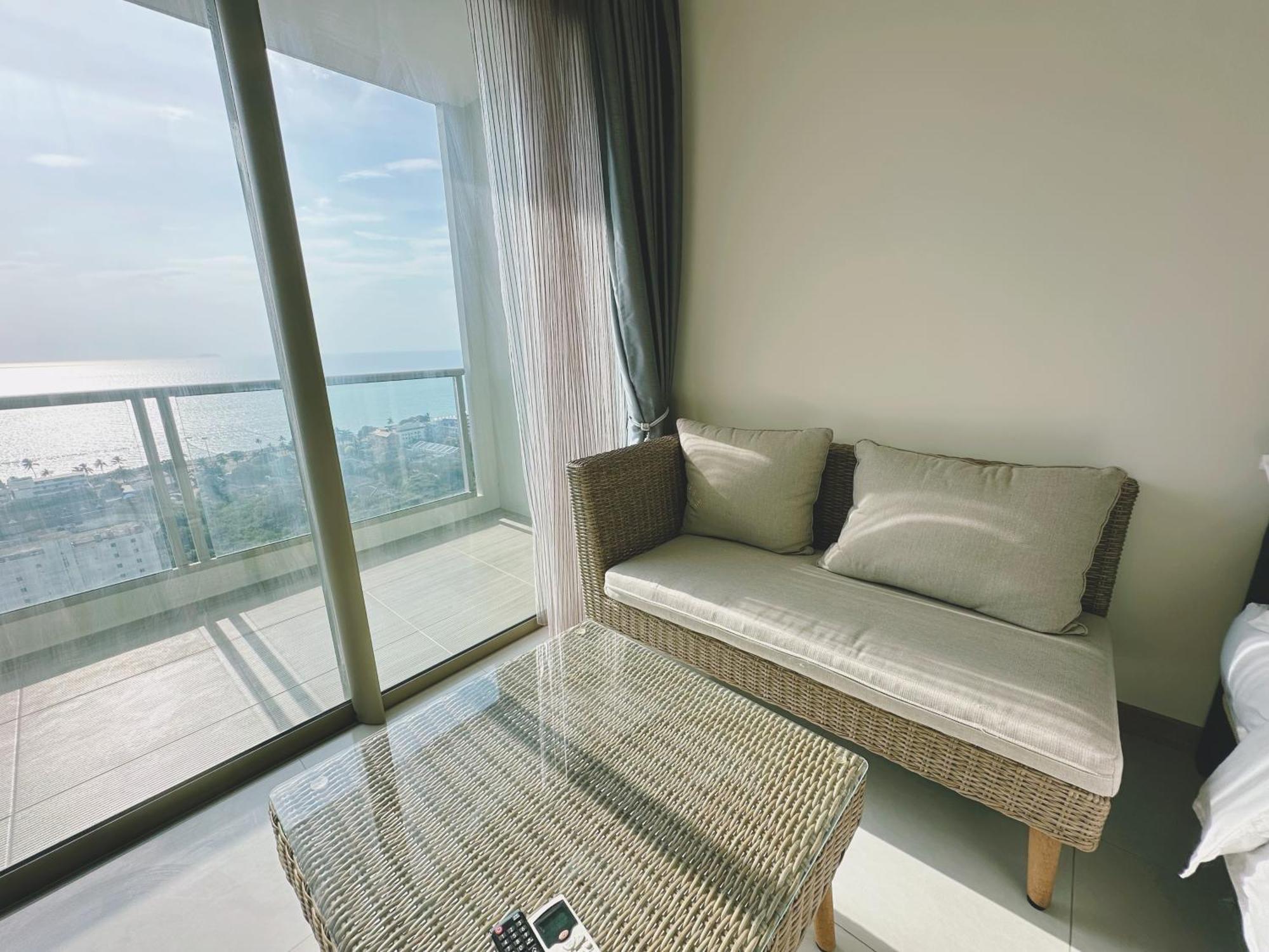 Riviera Jomtien By Daisy Pattaya 2 Lägenhet Exteriör bild